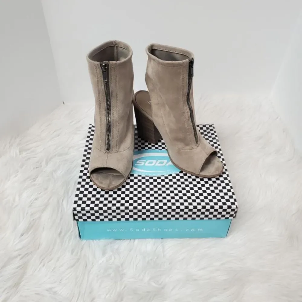 Soda Open Toe Ankle Booties Clay Block Heel Size 7.5